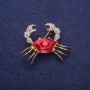 Broșă în formă de crab cu email roșu și strasuri, metal auriu 30×40 mm
