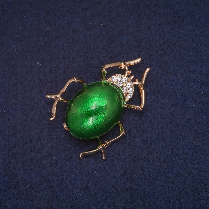 Broșă în formă de gărgăună, email verde și strasuri albe, metal auriu 28×37 mm