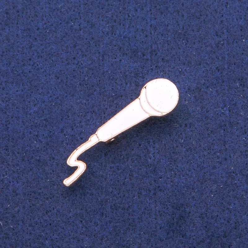 Broșă Microfon email alb, metal auriu 10×41 mm
