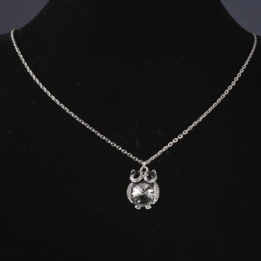 Pandantiv pe lanț Bufniță cu cristal gri, lungime 52 cm, diametru 2,5 cm