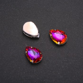 Preț pentru ambalaj / 10 bucăți. Cristal cusut în formă de picătură, cu tijă metalică 13×18 mm, culoare visiniu-portocaliu