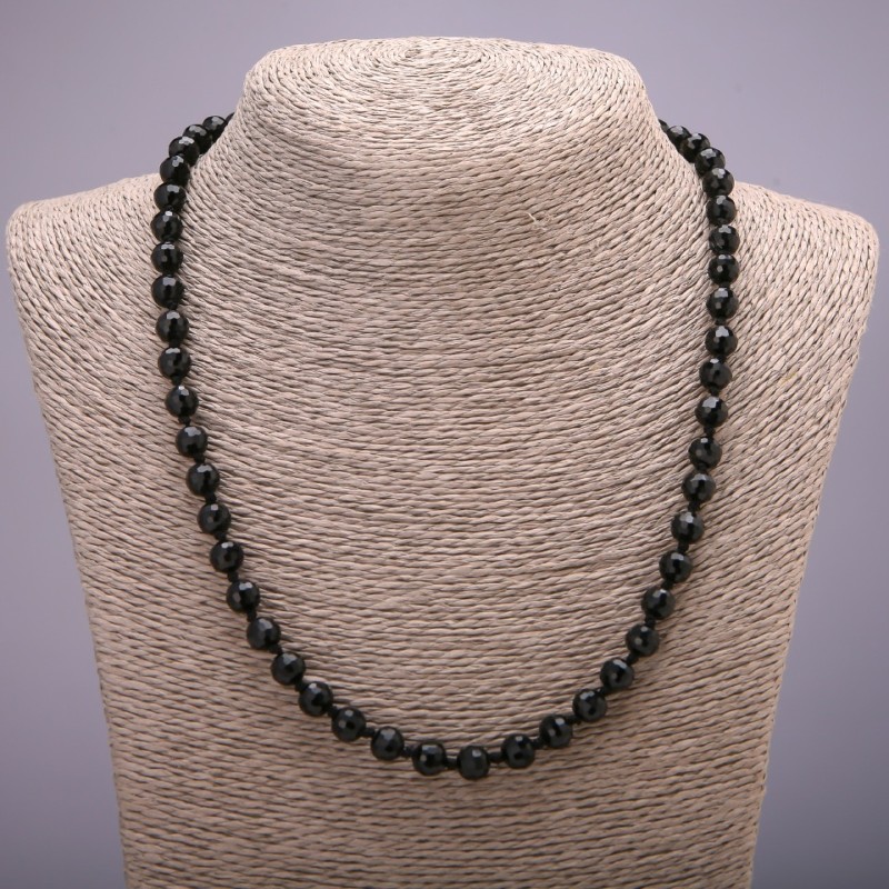 Colier «Agat» (artificial) din sticlă cehă neagră, mărgele tăiate la fațetă, diametrul 8 mm, lungime 45 cm