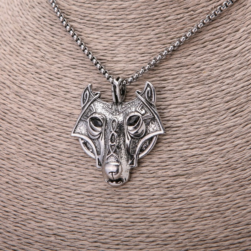 Pandantiv Capul Lupului, 42×47 mm, pe lanț, lungime 65 cm, culoare metal: argintiu