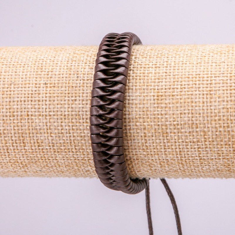 Brățară din piele ecologică maro, lungime 18–25 cm, grosime 13 mm, cu închidere reglabilă