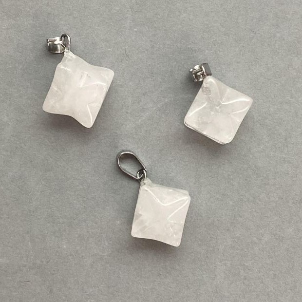 Pandantiv Merkaba din cristal de munte 10×10 mm
