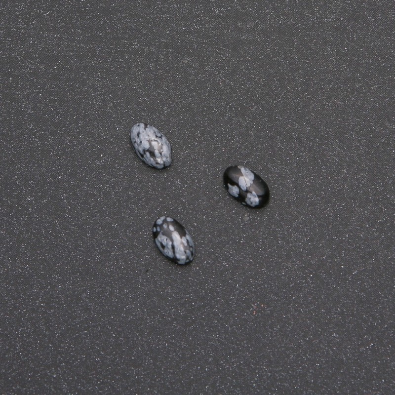 Cabochon piatră obsidian fulgi de zăpadă «Lacrimi de Apache» 8×5 mm