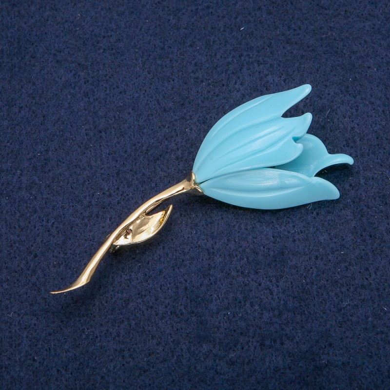Broșă în formă de floare cu email albastru, metal auriu, 30×72 mm