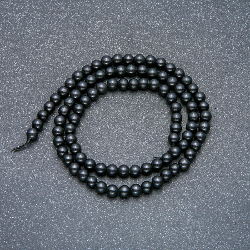 Mărgele pe șnur din piatră naturală șungit, bile lucioase, diametrul 4,5 mm, lungime 39 cm