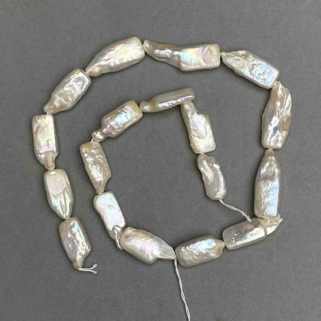 Șir de perle baroce, diametrul 17×10 mm, lungime 41 cm, cu nuanță de benzină