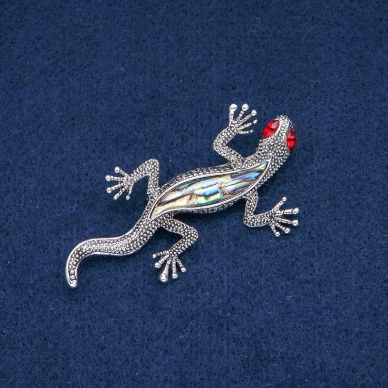 Broșă în formă de șopârlă cu halit, cristale roșii, metal argintiu 66x35mm +