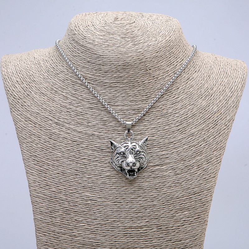 Pandantiv «Capul Tigrului» 45×30 mm, pe lanț, lungime 70 cm, metal argintiu