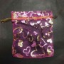 Punguță cadou din organza vișinie cu inimioare aurii și șnururi 120x100 mm + - 100 bucăți +