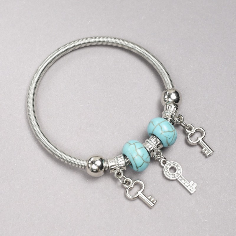 Brățară Pandora cu mărgele turcoaz (artificiale), diametrul 14×8 mm ± și pandantive în formă de cheie cu cristale albe