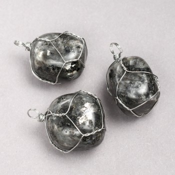 Pandantiv cu labradorit într-o împletire argintie, diametrul 35×20 mm+