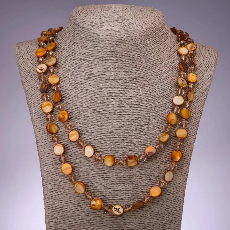 Colier din sidef natural, monede din sidef și cristal ceh auriu, diametrele 11 mm și 8 mm, lungime 120 cm