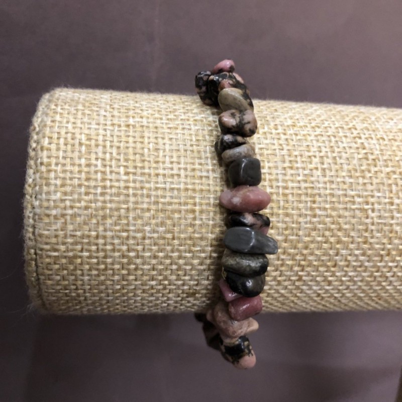 Brățară din rodonit, granule, diametru de aproximativ 7 mm, lungime 18 cm, pe elastic