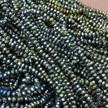 Mărgele din cristal ceh pe fir, nuanță gri-verzui cu luciu benzinic, rondele facetate, diametrul aproximativ 3,5×3 mm, lungime 36–38 cm
