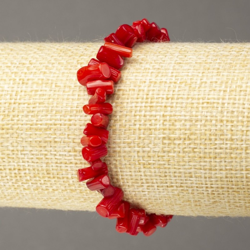 Brățară din coral roșu pe elastic, cu tăietură fațetată, diametrul 9×4±mm