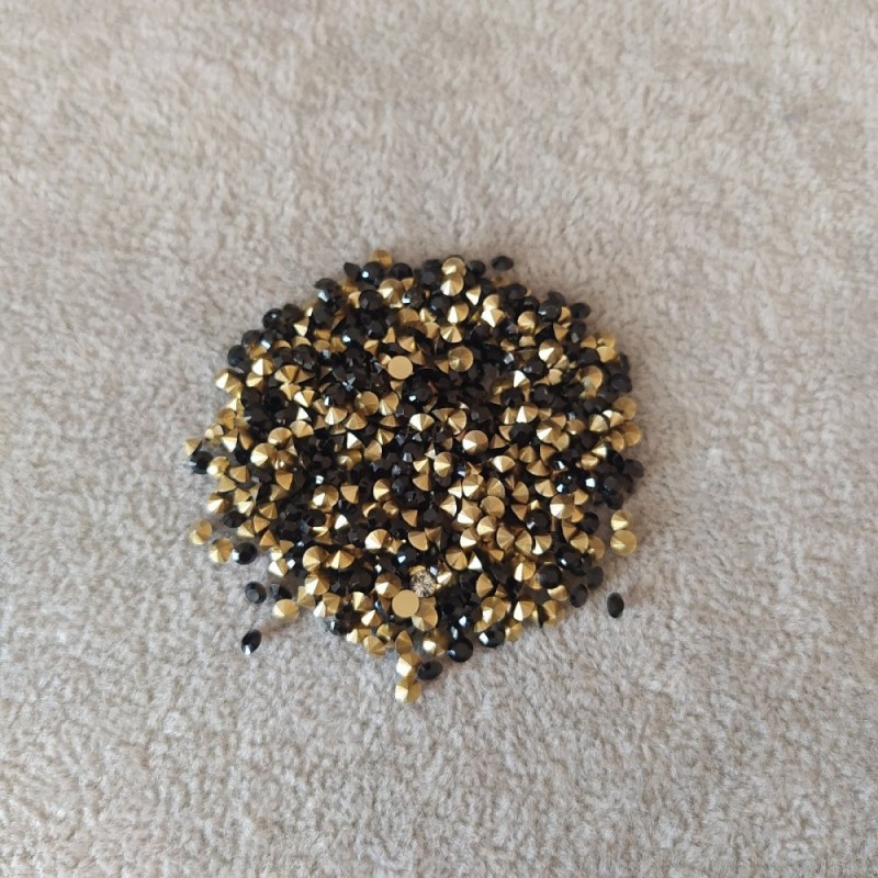 Strasuri negre, diametru 2,5 mm (+/-), în pachet de 4 g (+/-)