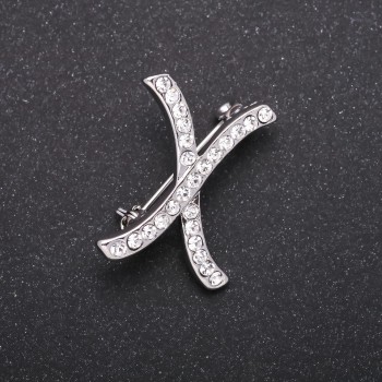 Broșă cu inițialul «X», paiete albe, culoare metal gri, dimensiune 27×21 mm