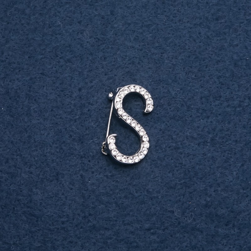 Broșă cu inițială literei „S” 28×17 mm, culoare argintie