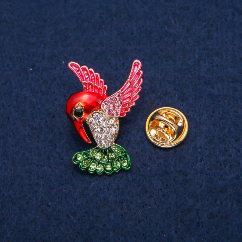 Broșă Colibri cu email colorat și cristale, metal auriu 23×31 mm