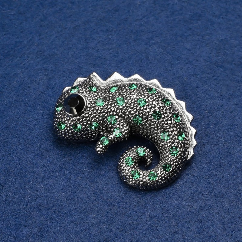 Broșă Camaleon din metal argintiu, pietre verzi și negre 42x30 mm +