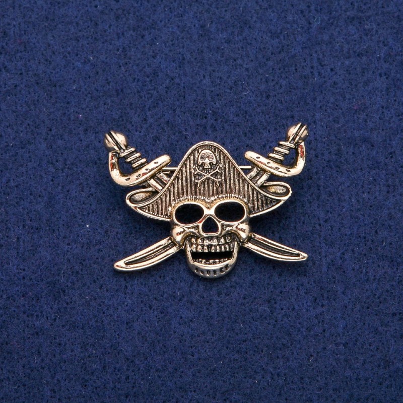 Broșă pirată, 29x39 mm, metal auriu