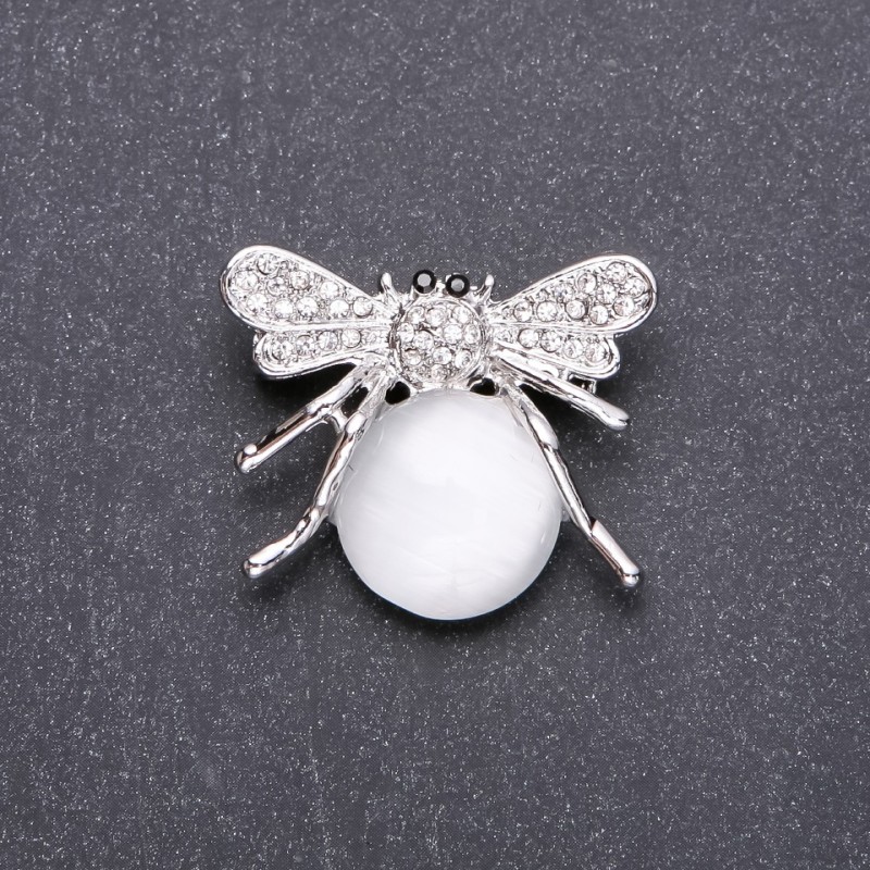 Broșă Fluture cu piatră naturală ochi de pisică albă, 35x30 mm, metal alb
