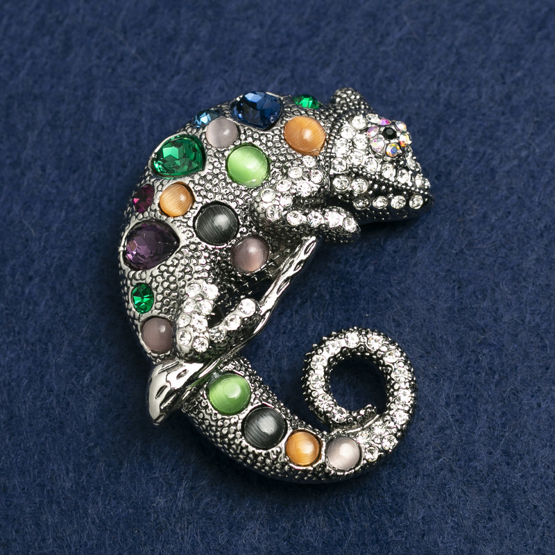 Broșă Chameleon argintiu, ochi de pisică și cristale 52x46mm +
