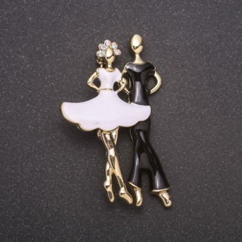 Broșă Dansatori din metal auriu, 53×34 mm