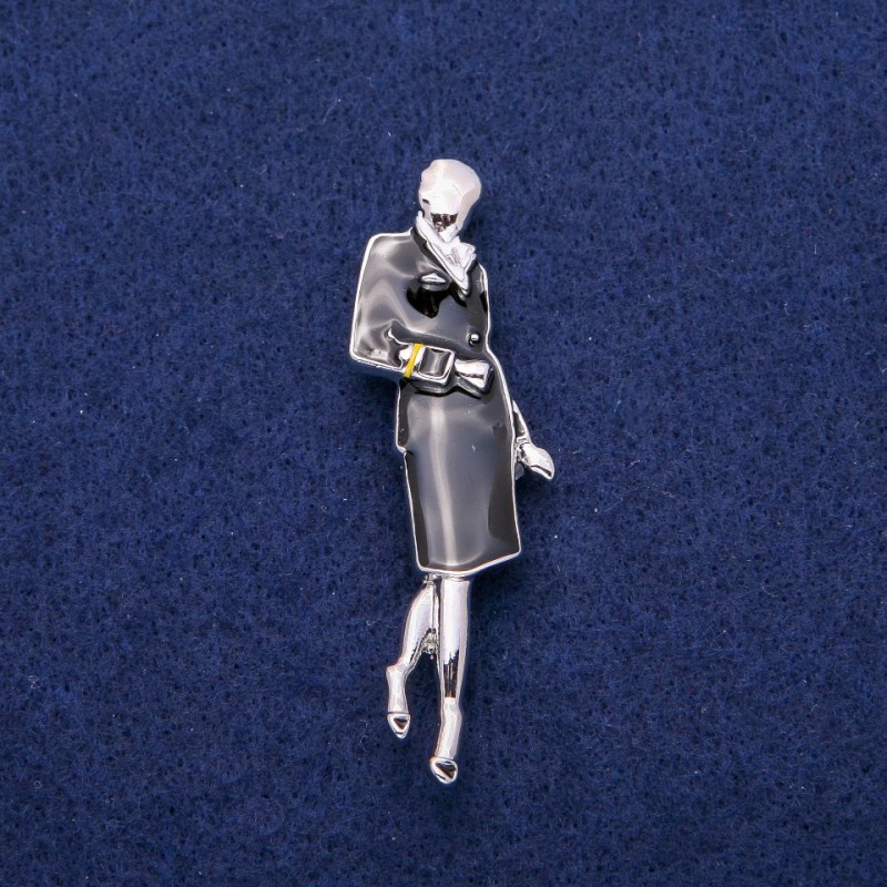 Broșă pandantiv Doamnă cu email, 18×60 mm, metal argintiu