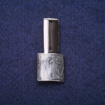 Broșă Lac – email gri, negru și alb, metal argintiu 18×39 mm