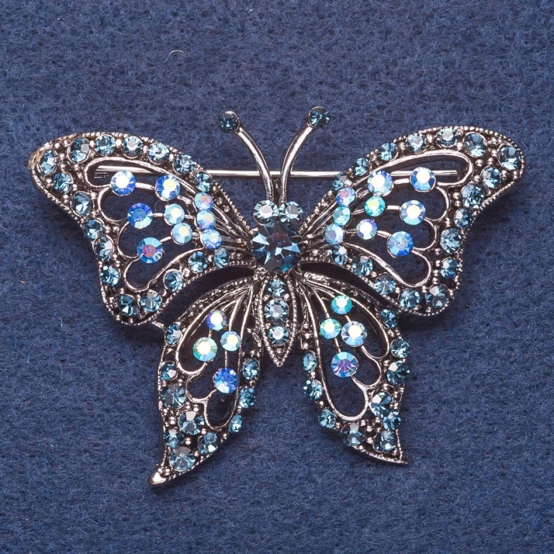Broșă «Fluture» cu cristale albastre, efect camaleon, culoare argintie, 6×4 cm