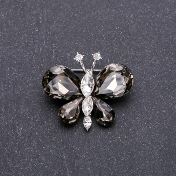 Broșă fluture cu cristale gri, 36×30 mm, metal alb