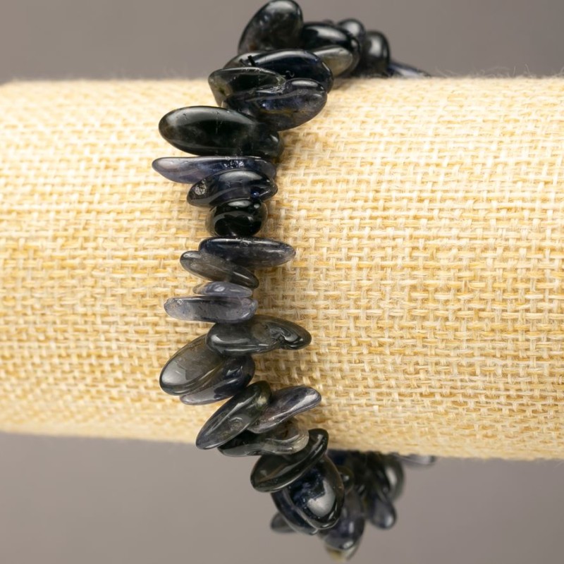 Brățară pe elastic din piatră naturală iolit, fragmente de iolit în formă de ac, diametrul 11-21×4-8 mm, lungime 18 cm +
