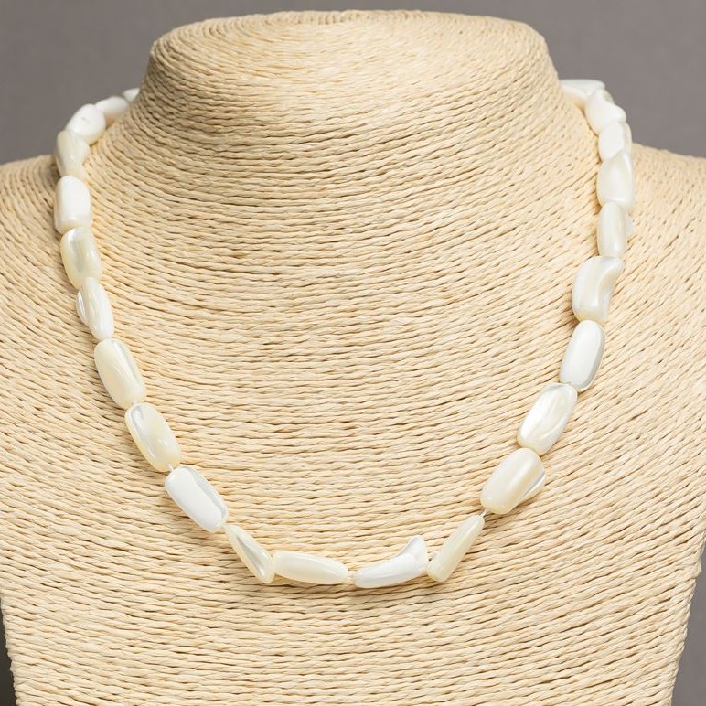 Colier din sidef alb natural cu fațetare, diametrul 15×8 mm, lungime 45–48 cm +