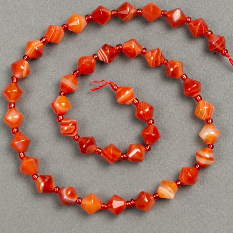 Mărgele carneol naturale, tăiate în romb, 8×8 mm, pe șnur, lungime 39 cm (+/−) (insert de mărgele 3×3 mm)