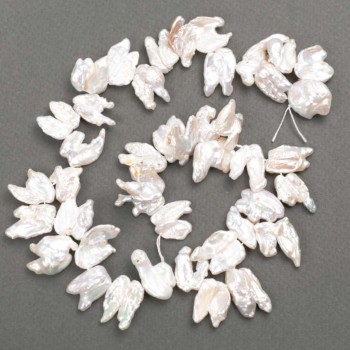 Mărgele baroce în formă de fluture, cu nuanță «benzină», diametru 14–28×12–15 mm, lungime 40 cm+