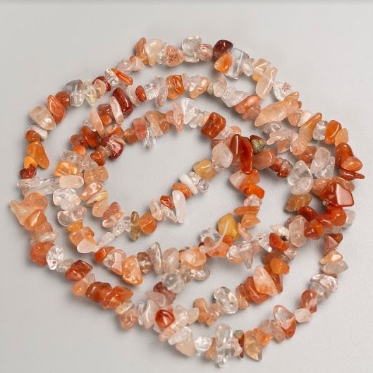 Mărgele carneol pe fir natural, fragmente, diametru 12x7–7x3 mm (±), lungime 80 cm+