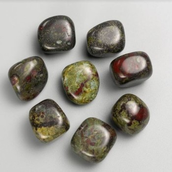 Jasper natural suvenir — Sângele dragonului — fațetat 21x17 mm (+-), ambalaj 100 g