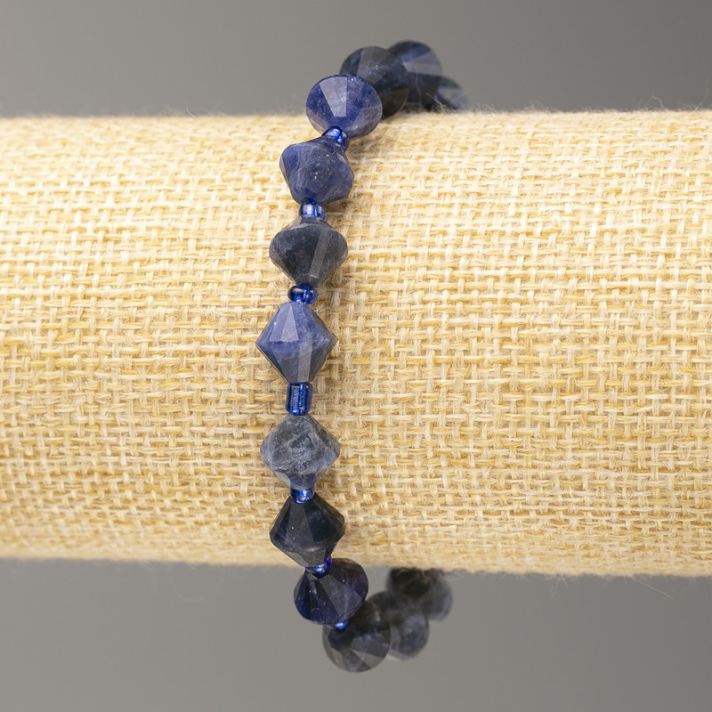 Brățară pe elastic din sodalit, conuri facetate, diametru 8x8 mm, lungime 18 cm ±