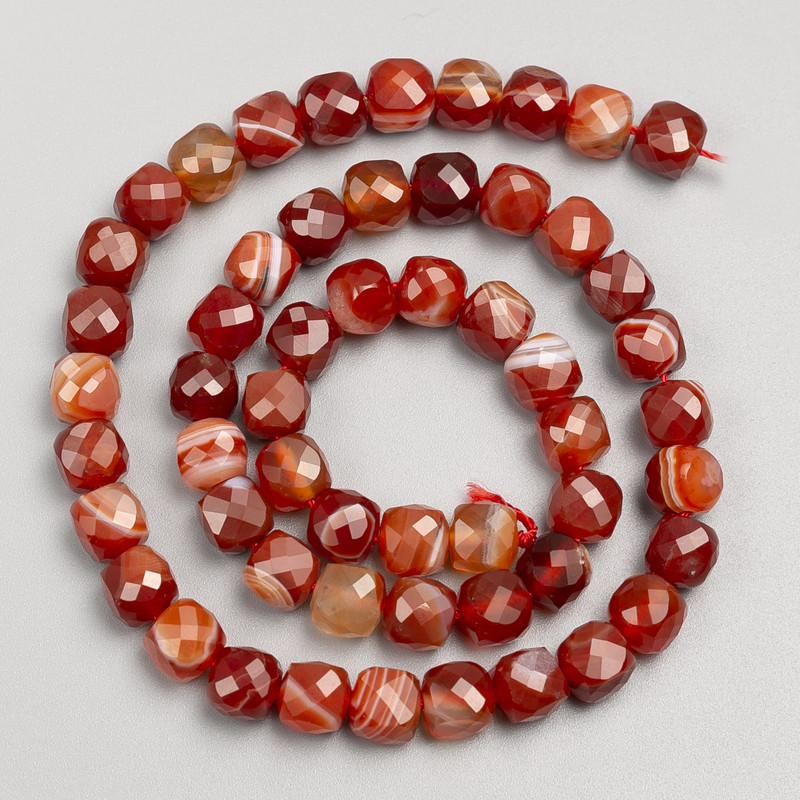 Mărgele din sardonyx, cuburi tăiate, pe șnur, diametru 7 mm ±, lungime 38 cm ±