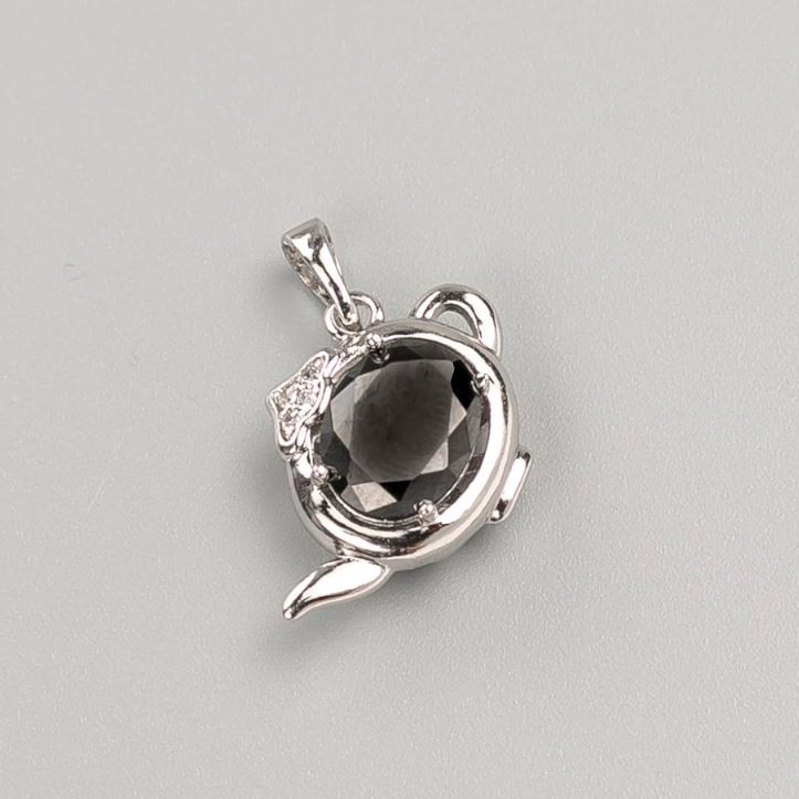 Pandantiv Xuping cu piatră neagră 20x14 mm, placat cu rodiu