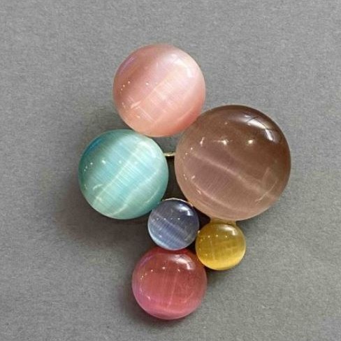 Broșă Accent, piatră ochi de pisică, multicolor, metal argintiu 45×35 mm