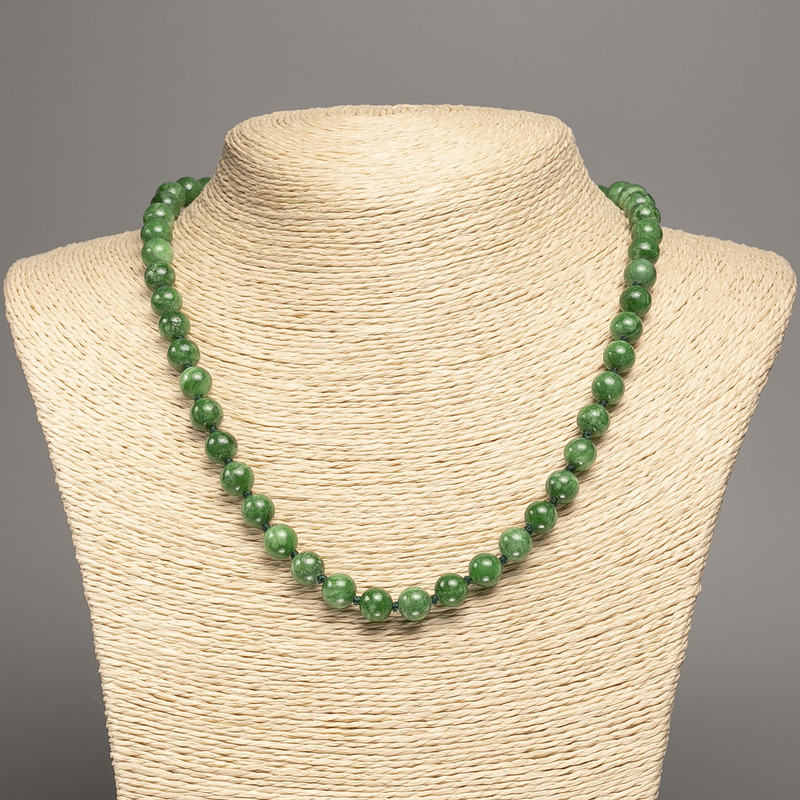 Colier verde „Chrysoprase” bile lucioase, diametru 8 mm, lungime 50 cm, din nefrit alb sintetic vopsit