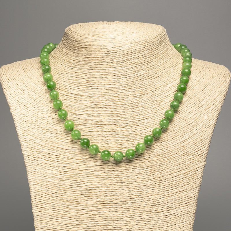 Colier verde «Jadeit» cu mărgele netede, diametrul 8 mm, lungime 50 cm, din nefrit alb (colorat sintetic)
