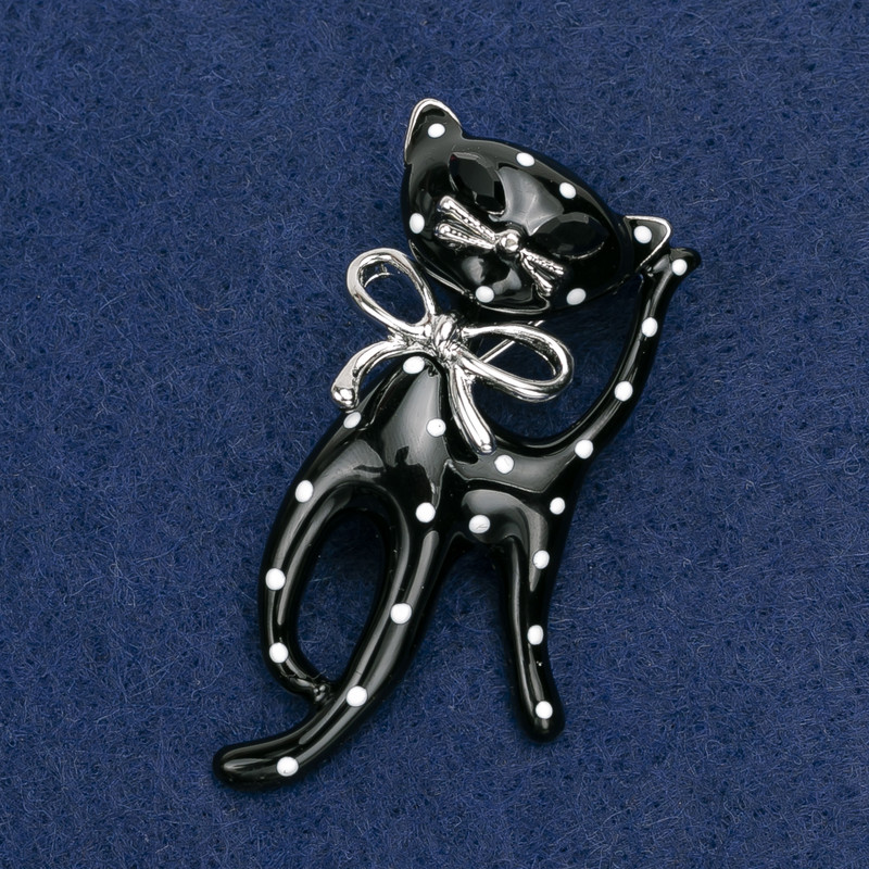 Broșă «Pisicuță» din acril alb-negru, metal argintiu 53×25 mm
