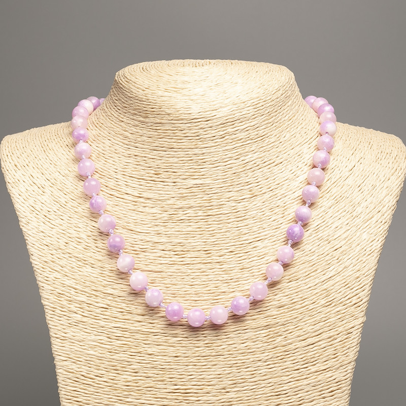 Colier cu mărgele „Culorile verii” alb-liliac, mărgele netede, diametru 8 mm, lungime 50 cm, din nefrit alb (colorat sintetic)