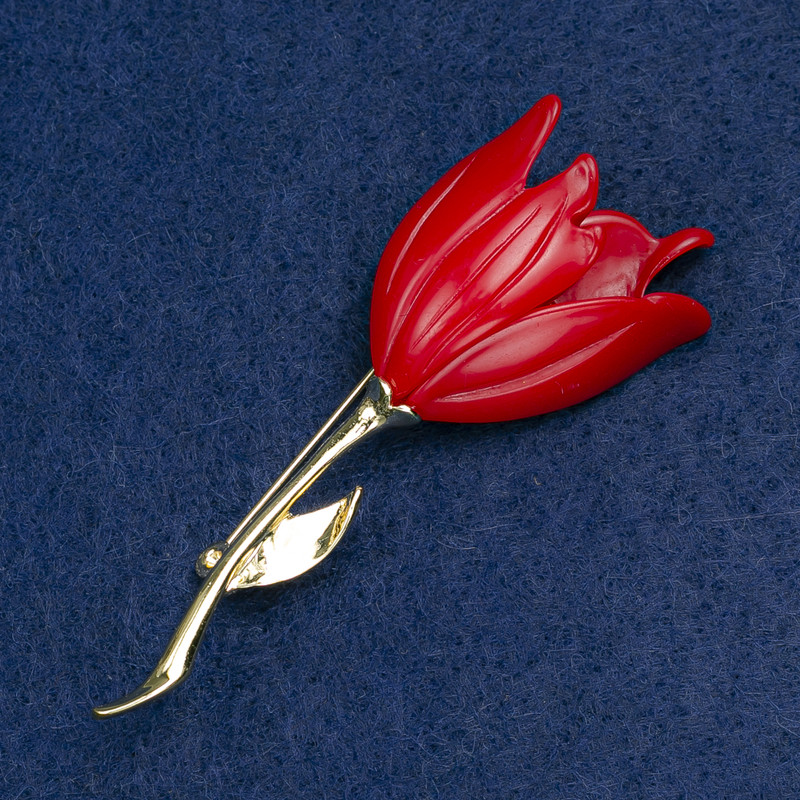 Broșă în formă de floare, email roșu, metal auriu 27×72 mm